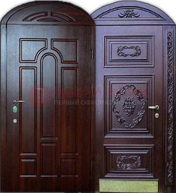 Стильная железная арочная дверь с декоративным элементом ДА-24 в Троицке