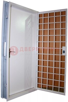 Белая стальная бронированная дверь с нитроэмалью ДБ-7 в Троицке