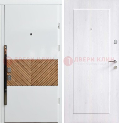 Белая железная дверь МДФ горизонтальной вставкой ДМ-265 в Троицке