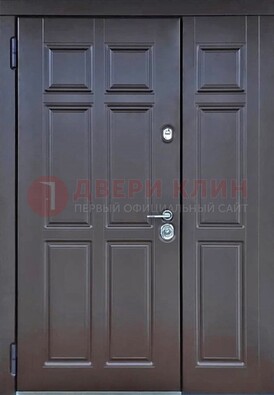 Тёмная двухстворчатая входная дверь для коттеджа с МДФ ДМ-533 в Троицке