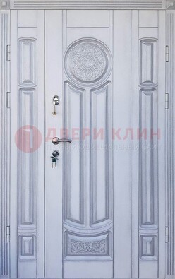 Белая двухстворчатая дверь с массивом дуба ДМД-72 в Троицке