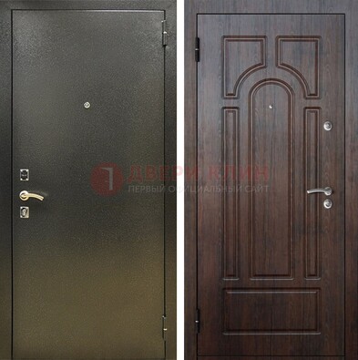 Железная темно-серая дверь с порошковым напылением и МДФ Тисненый орех ДП-275 в Троицке