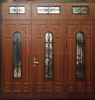 Парадная дверь с металлическими вставками и ковкой ДПР-72 в дом в Троицке