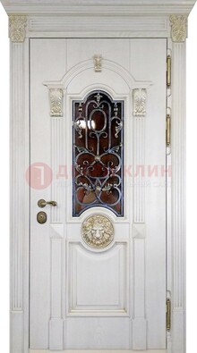Белая железная дверь со стеклом и ковкой для кирпичного дома ДСК-155 в Троицке