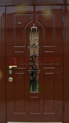 Красивая металлическая дверь со стеклом и ковкой ДСК-33 в Троицке