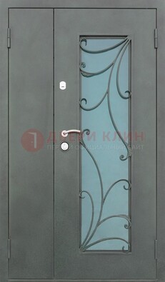 Двухстворчатая железная дверь со стеклом и ковкой ДСК-40 в Троицке