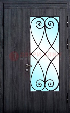 Стальная дверь со стеклом и ковкой ДСК-69 в деревянный дом в Троицке