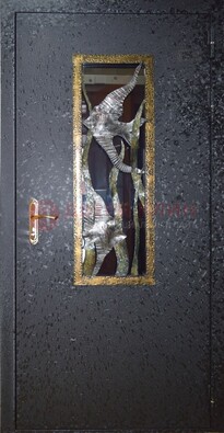 Металлическая дверь со стеклом и ковкой ДСК-82 для крыльца в Троицке