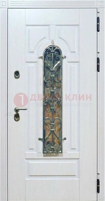 Белая остекленная металлическая дверь с ковкой ДСК-98 в Троицке
