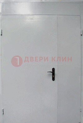 Белая металлическая тамбурная дверь ДТМ-5 в Троицке
