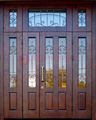 Коричневая парадная дверь с виноритом и ковкой ДВТ-168 в Троицке